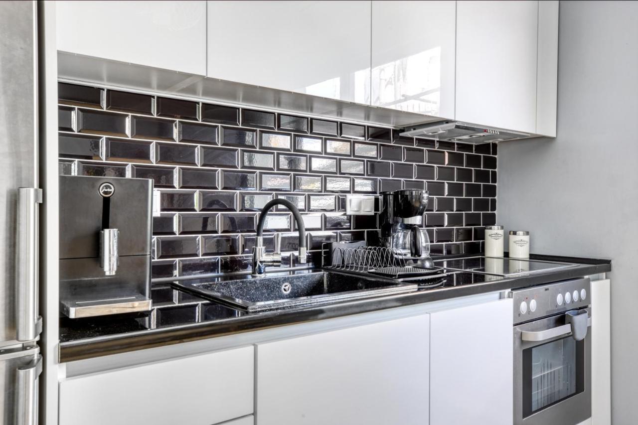 אתונה Spacious Flat With Courtyard And Private Parking! מראה חיצוני תמונה