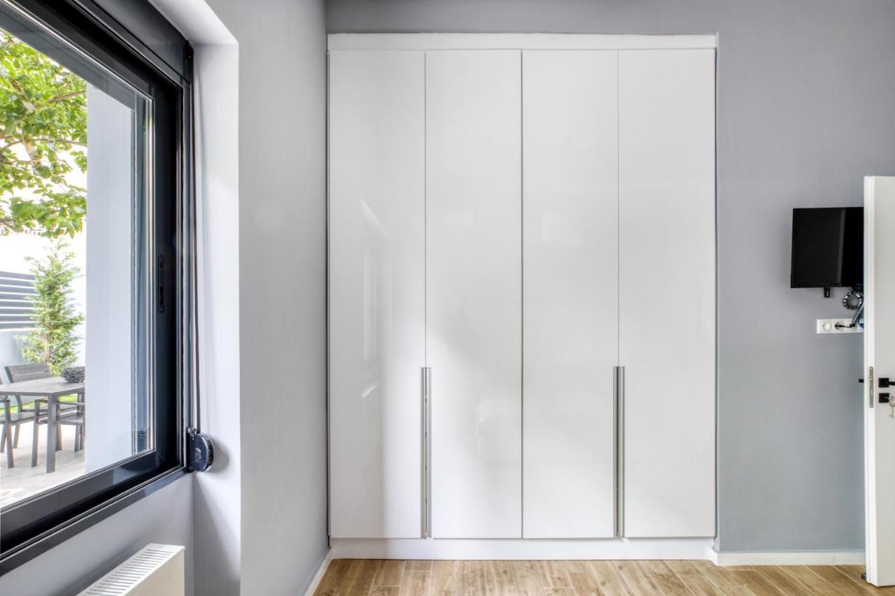 אתונה Spacious Flat With Courtyard And Private Parking! מראה חיצוני תמונה