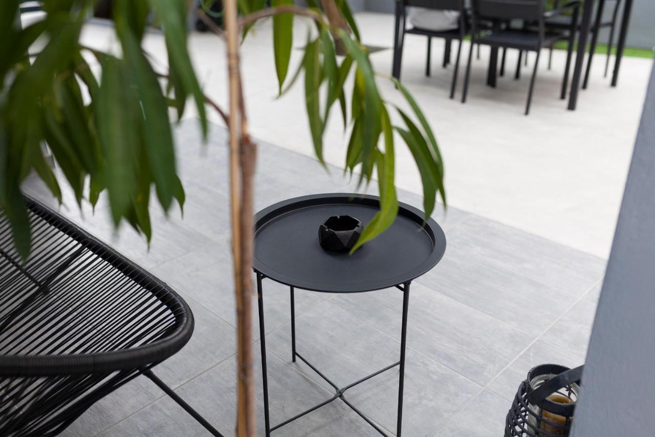 אתונה Spacious Flat With Courtyard And Private Parking! מראה חיצוני תמונה