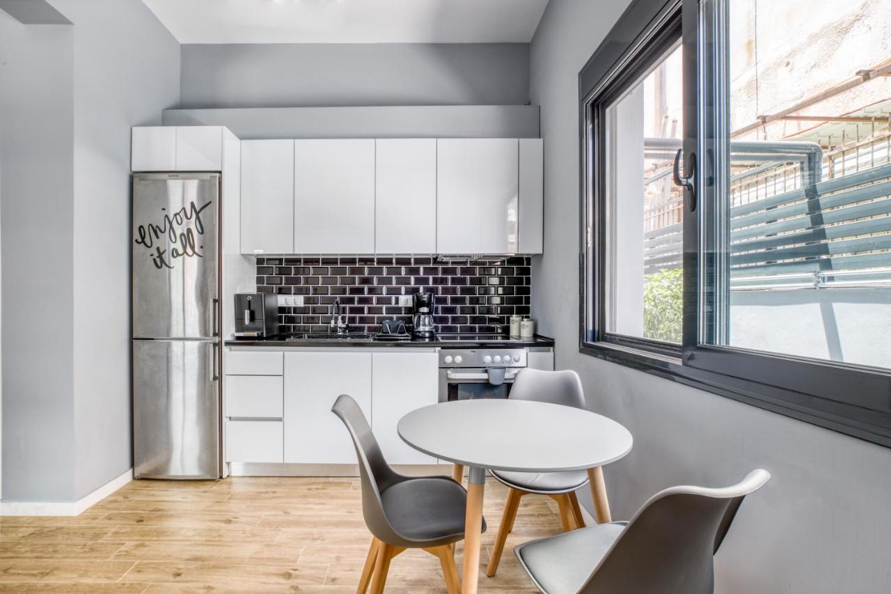 אתונה Spacious Flat With Courtyard And Private Parking! מראה חיצוני תמונה